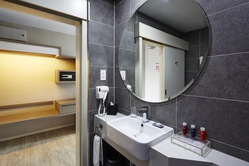 Hotel Q Damansara By Trillionz Petaling Jaya Zewnętrze zdjęcie